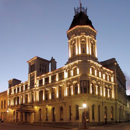 Craig'S Royal Hotel Ballarat Exteriér fotografie The Old Bank Hotel at night