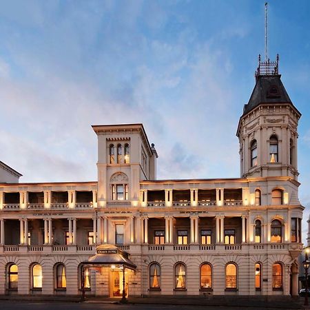 Craig'S Royal Hotel Ballarat Exteriér fotografie The hotel at dusk