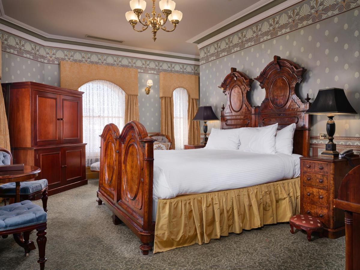 Craig'S Royal Hotel Ballarat Exteriér fotografie A guest room at the Hotel St. George