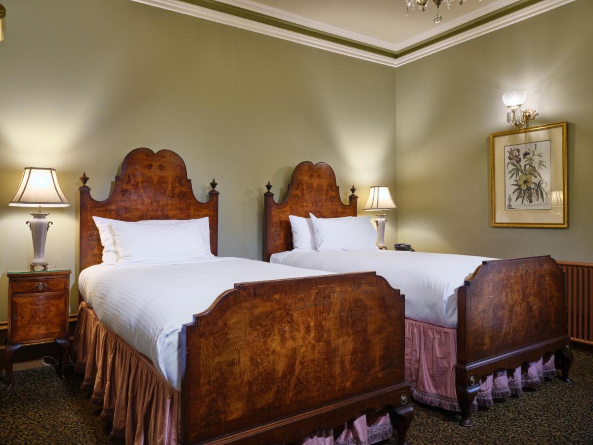 Craig'S Royal Hotel Ballarat Exteriér fotografie A room at the hotel