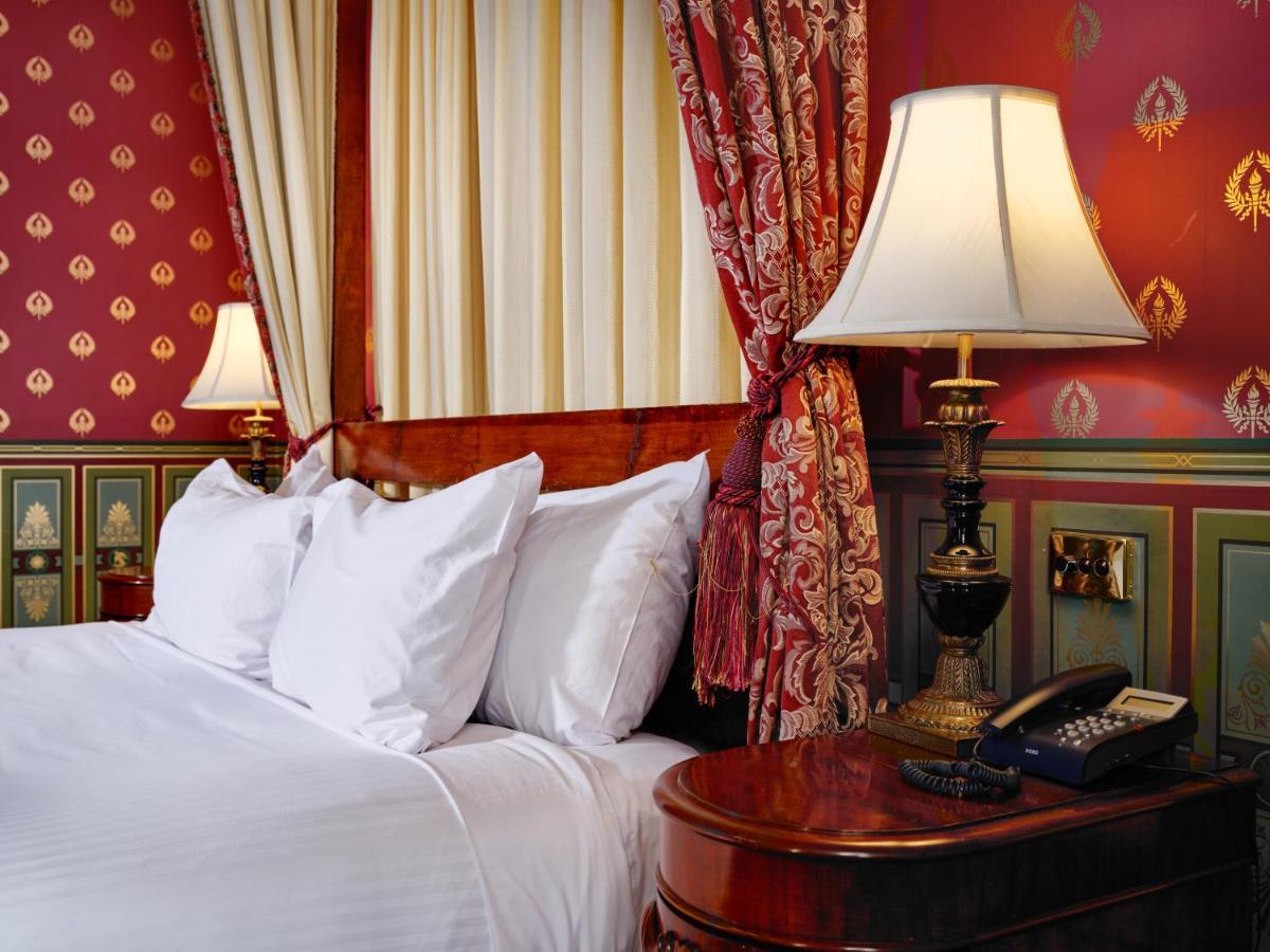 Craig'S Royal Hotel Ballarat Exteriér fotografie A bedroom at the hotel