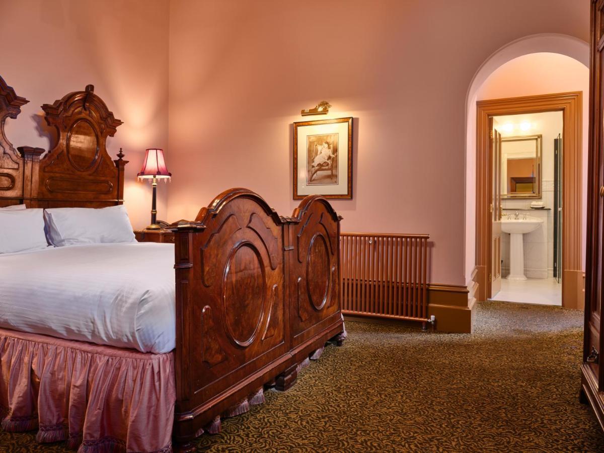 Craig'S Royal Hotel Ballarat Exteriér fotografie A bedroom at the hotel