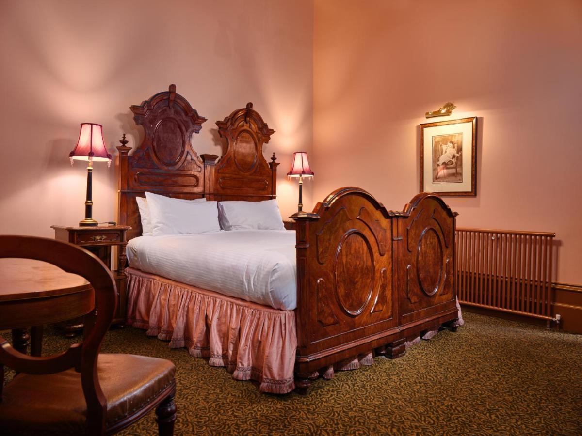 Craig'S Royal Hotel Ballarat Exteriér fotografie A bedroom at the hotel