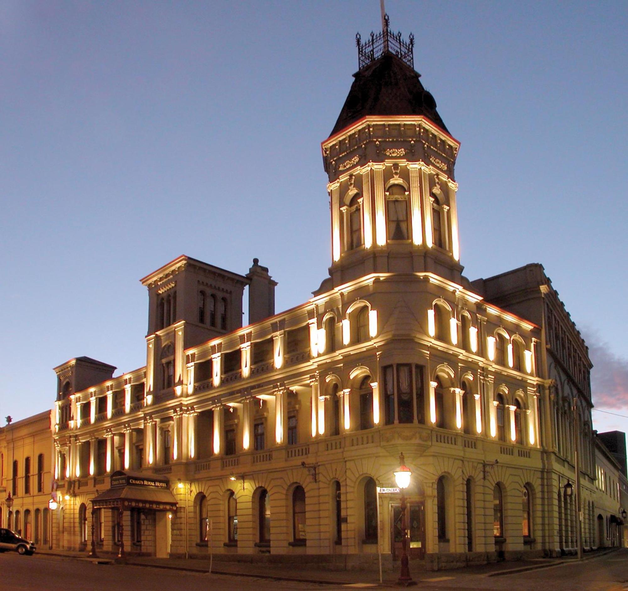 Craig'S Royal Hotel Ballarat Exteriér fotografie The Old Bank Hotel at night