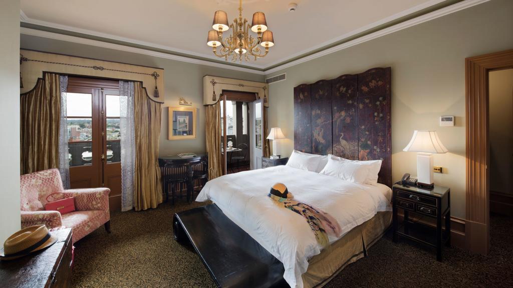 Craig'S Royal Hotel Ballarat Exteriér fotografie A guest room at the Hotel de la Paix