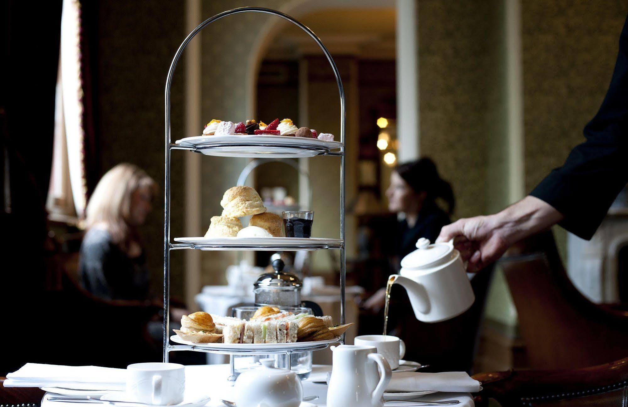 Craig'S Royal Hotel Ballarat Exteriér fotografie Afternoon tea at the Ritz