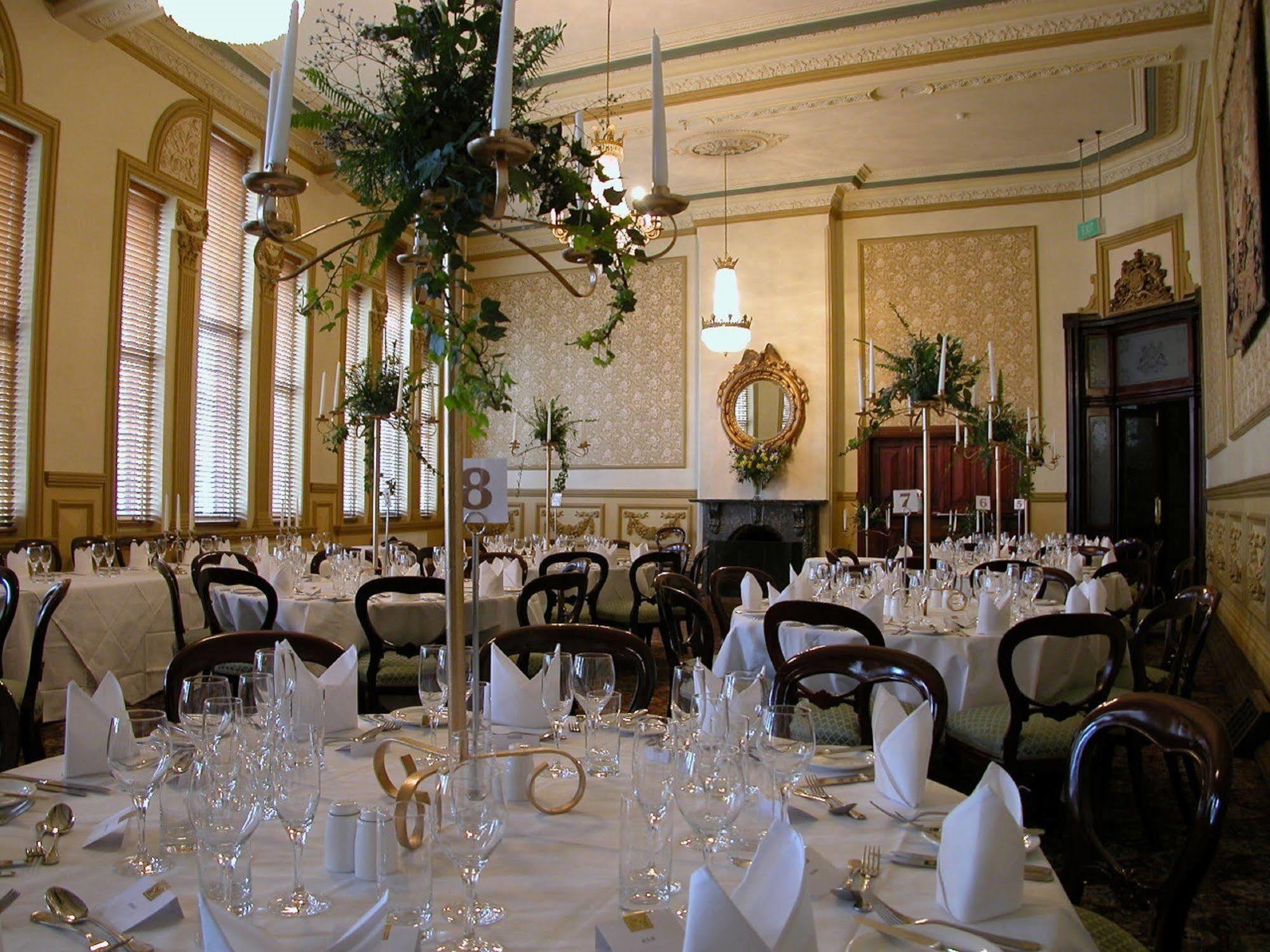 Craig'S Royal Hotel Ballarat Exteriér fotografie The dining room at the Old Bank of Montreal