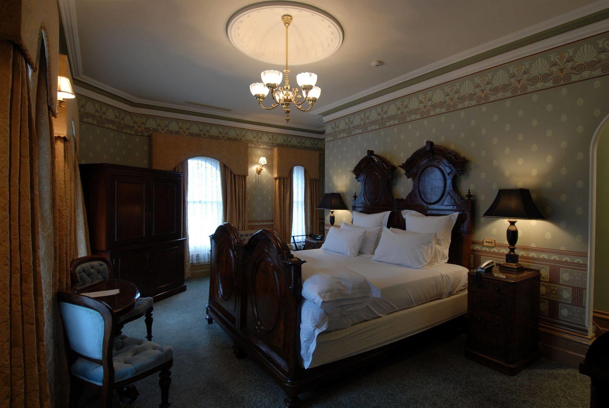Craig'S Royal Hotel Ballarat Exteriér fotografie A guest room at the hotel