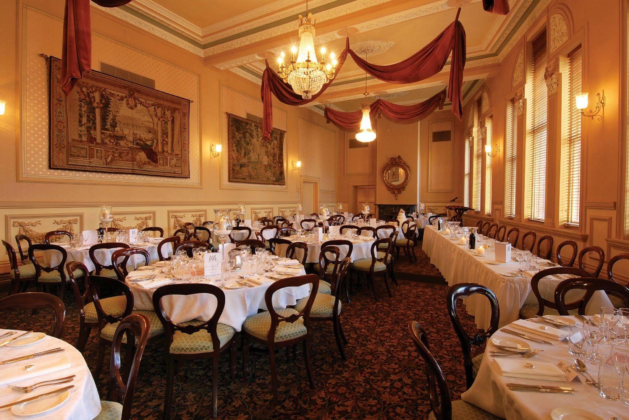 Craig'S Royal Hotel Ballarat Exteriér fotografie The restaurant's interior