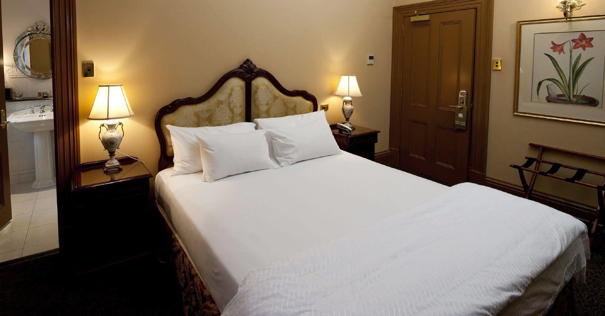 Craig'S Royal Hotel Ballarat Exteriér fotografie A bedroom at the hotel