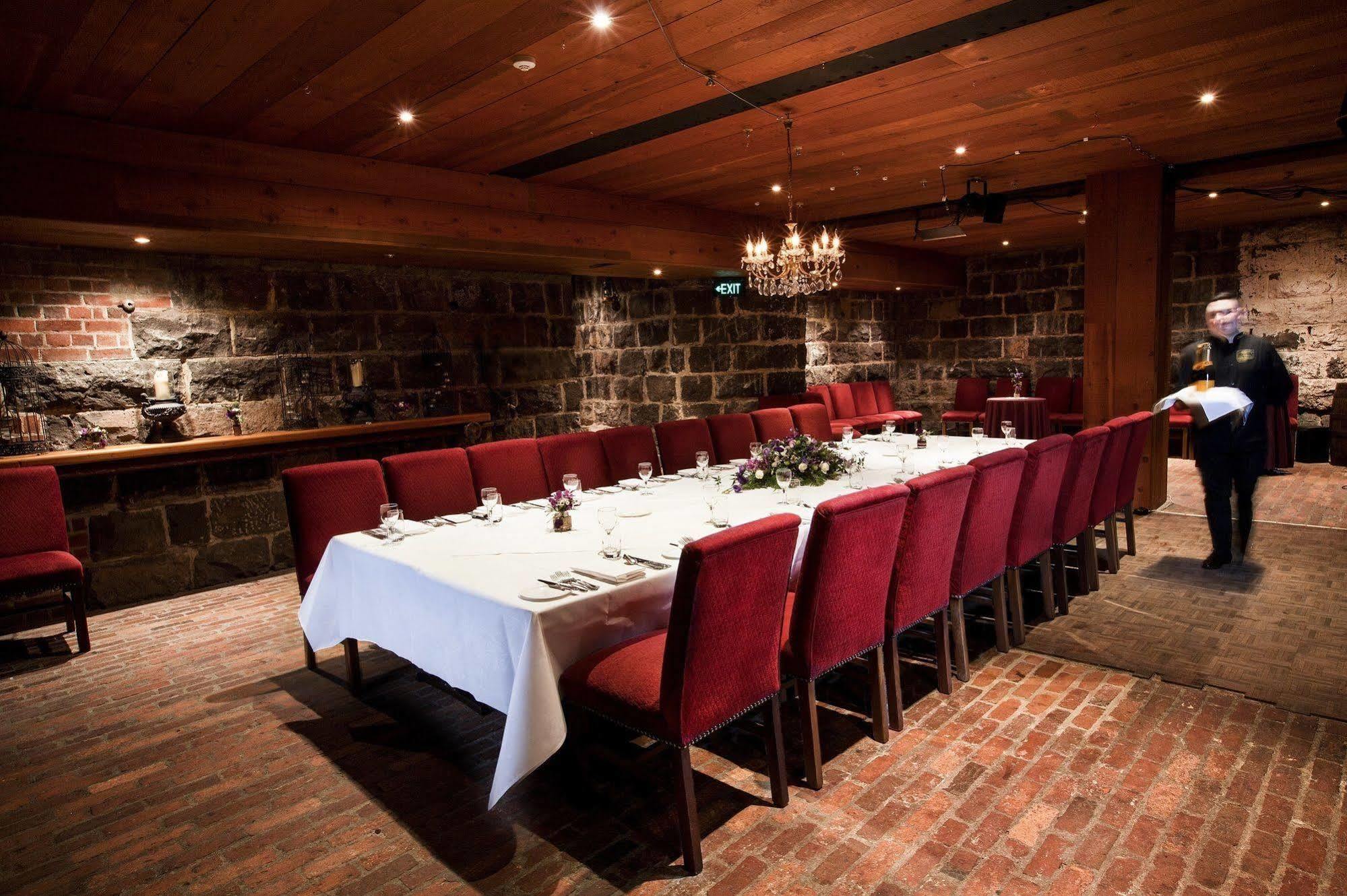 Craig'S Royal Hotel Ballarat Exteriér fotografie The restaurant's wine cellar