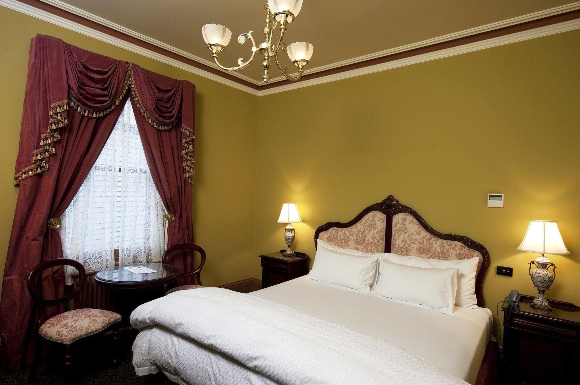 Craig'S Royal Hotel Ballarat Exteriér fotografie A room at the hotel
