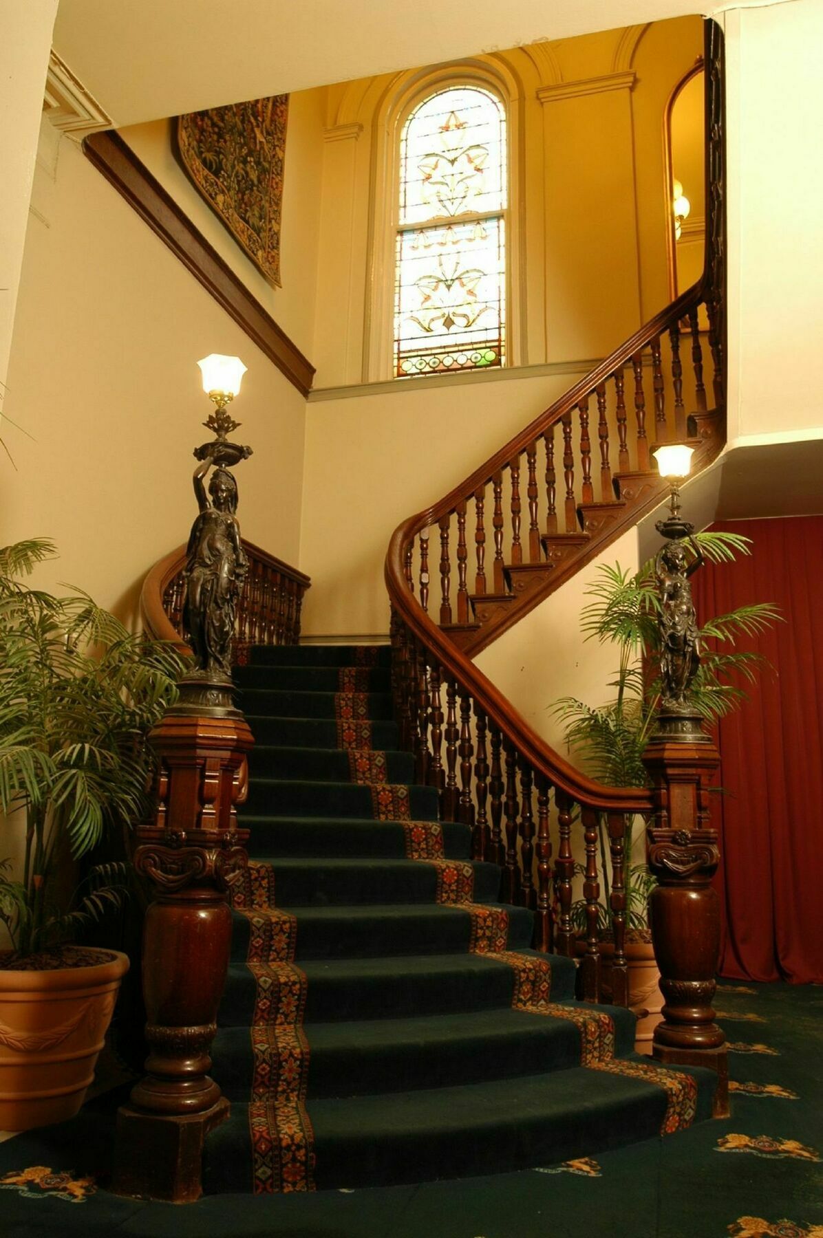Craig'S Royal Hotel Ballarat Exteriér fotografie The staircase
